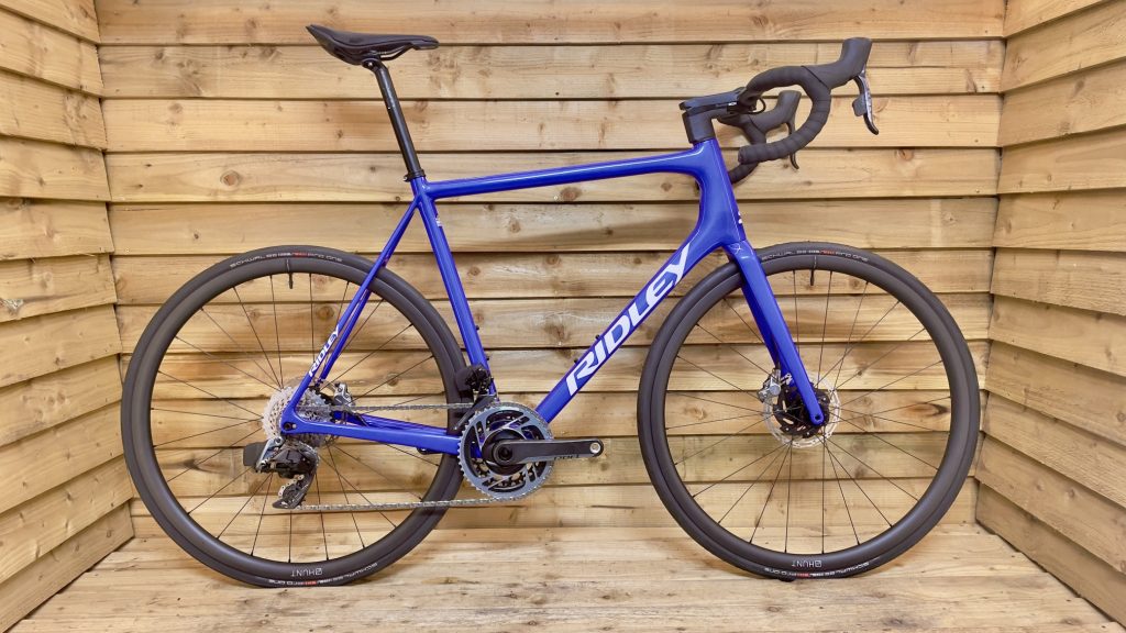 Ridley Helium Disc 57cm/L – Electric Blue Metallic Gloss – SRAM Red AXS 2×12